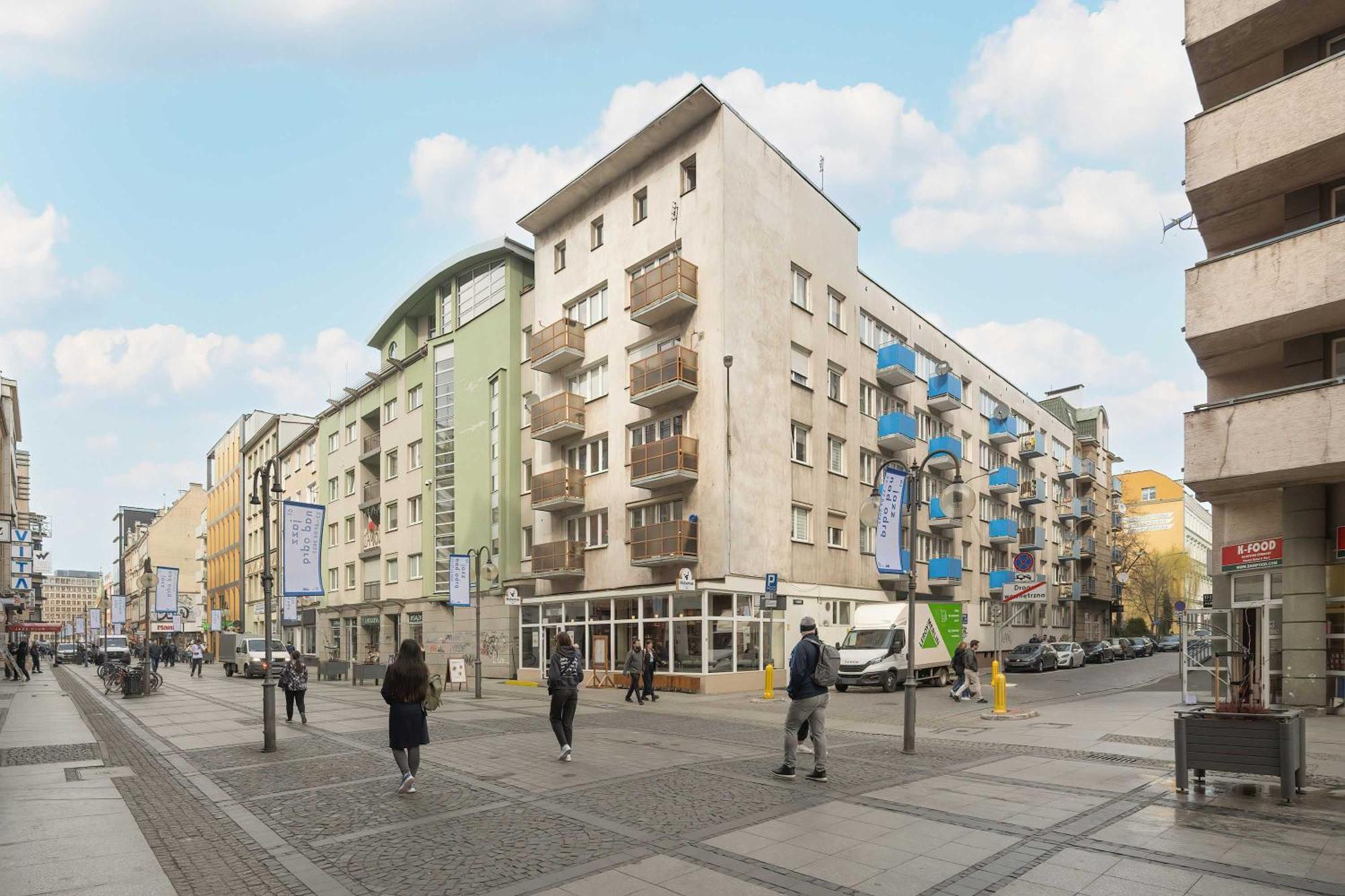 Modern And Unique In The Centre Of By Renters *