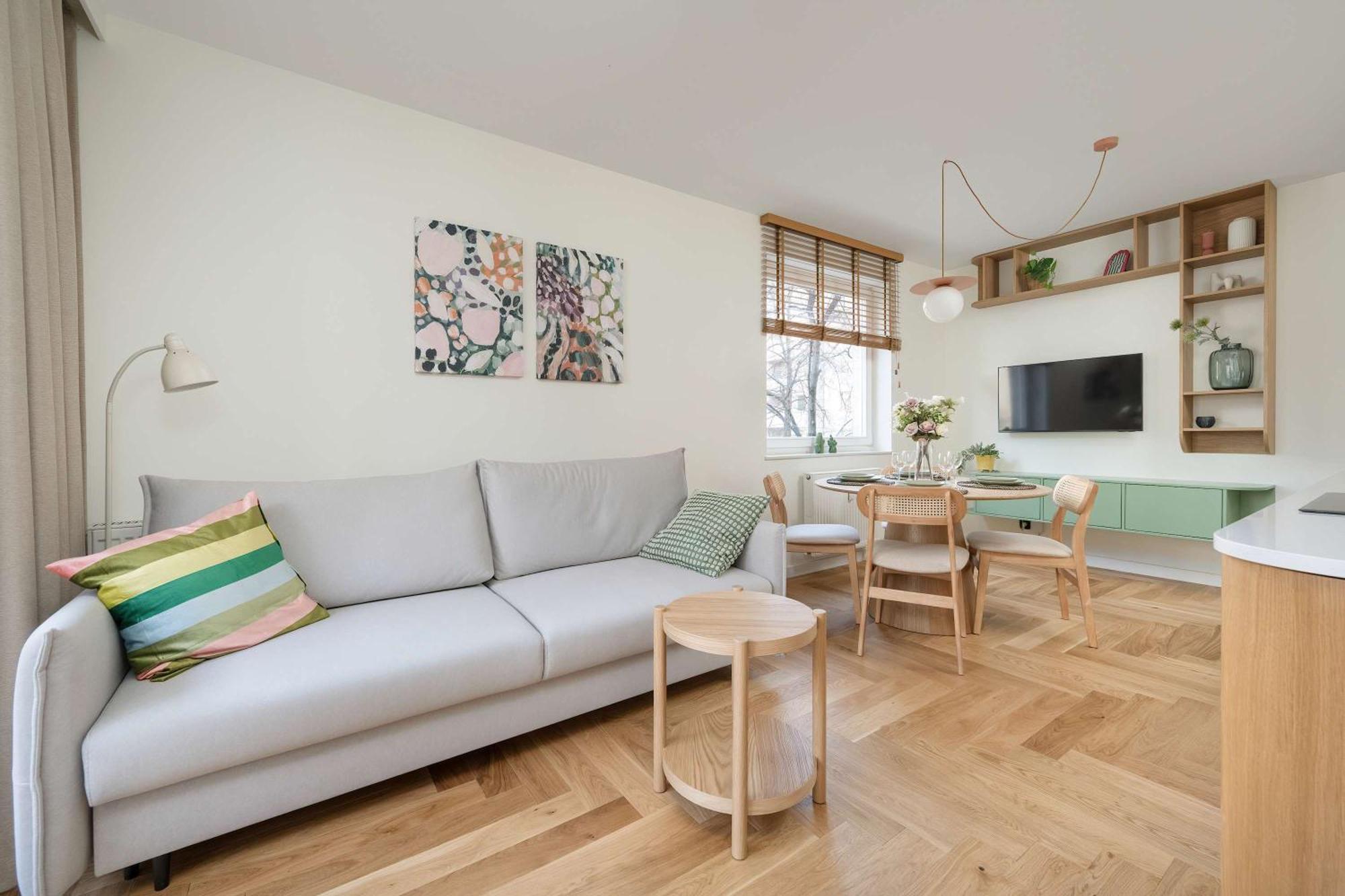 Modern And Unique In The Centre Of By Renters *