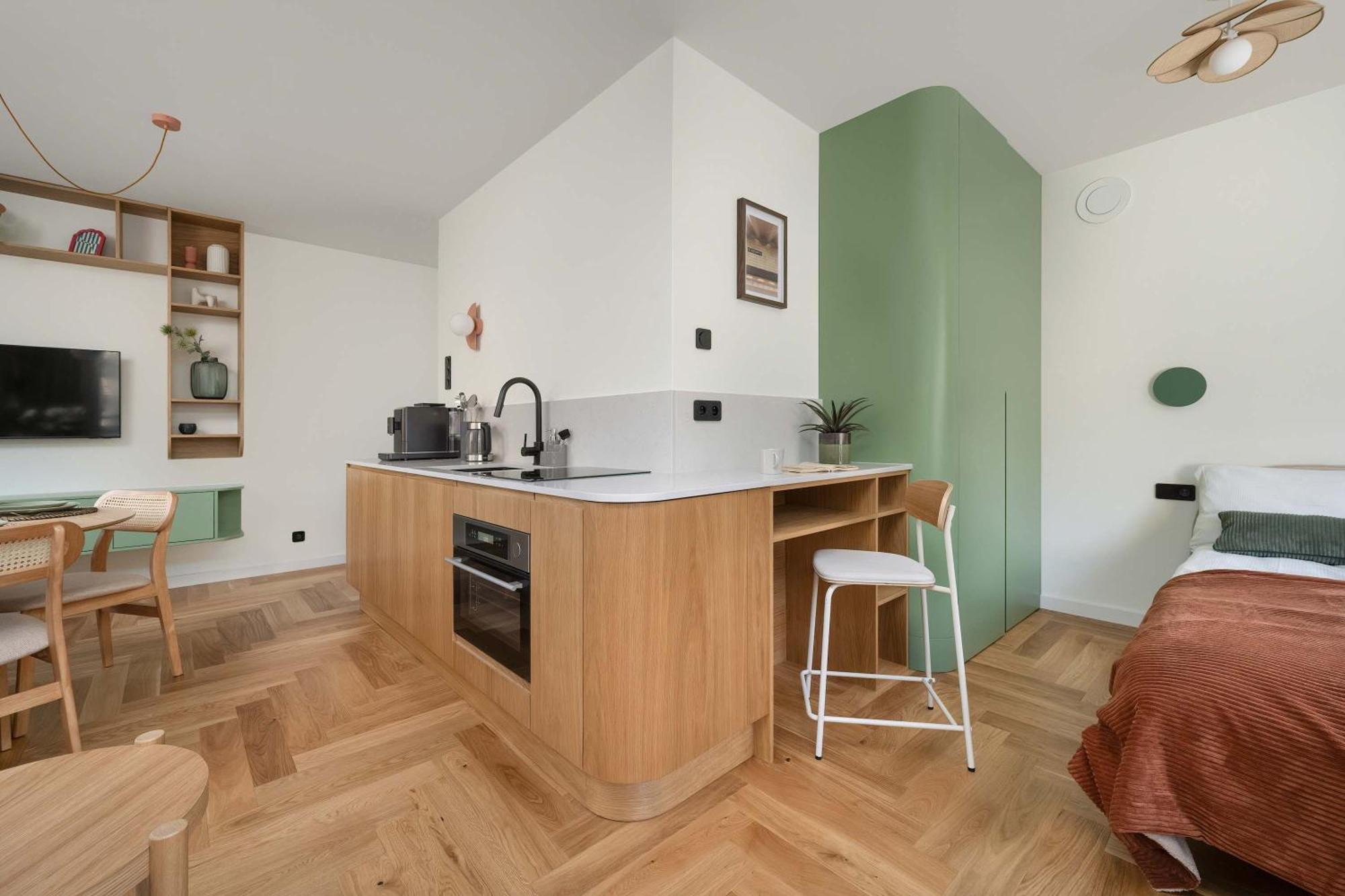 Modern And Unique In The Centre Of By Renters *